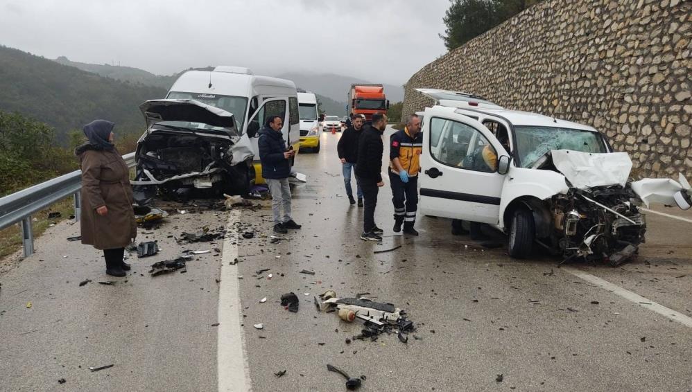 Bursa-Keles yolunda korkunç kaza! Ölü ve çok sayıda yaralı var… Bursa'da yolcu minibüsü