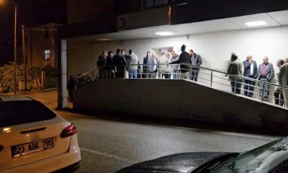 Düğün yolunda feci kaza: Otomobilin çarptığı amca öldü, yeğeni yaralandı Elazığ'ın Palu ilçesinde yaya