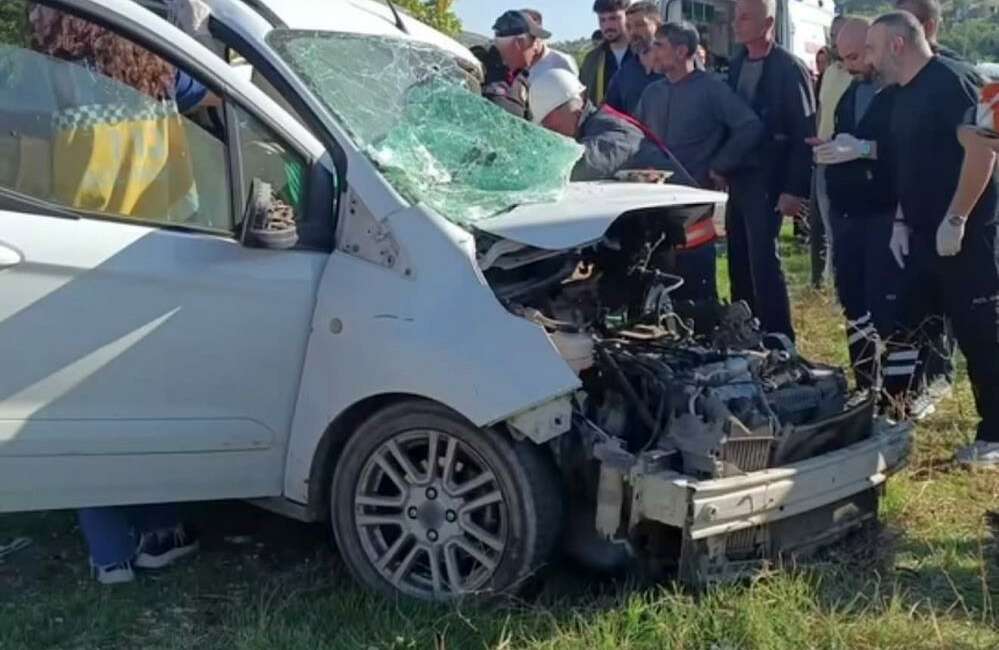 Hafif ticari araç ile minibüs çarpıştı: 4 yaralı Mardin’in Mazıdağı ilçesinde hafif