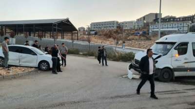 Adıyaman’da minibüs ile otomobilin çarpışması