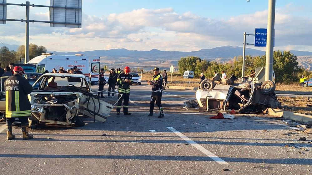 Kazada yaralanan 9 yaşındaki çocuk hayatını kaybetti Çorum’da iki otomobilin çarpışması