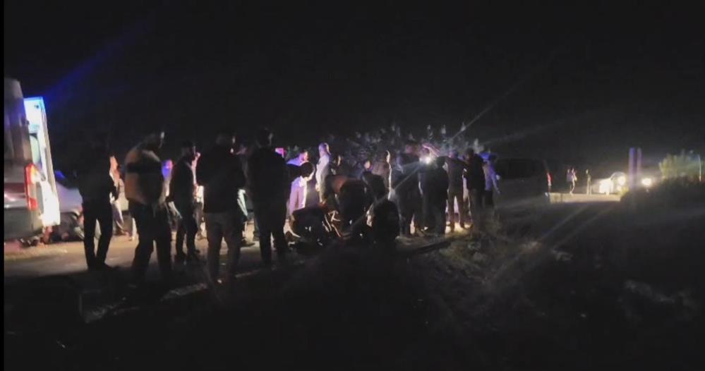 Otomobil tahliye kanalına devrildi: 3 yaralı Şanlıurfa'da otomobilin tahliye kanalına