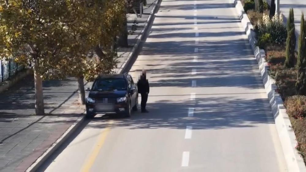 Denetimi fark etti, aracını bırakıp yaya olarak kaçtı Kırıkkale'de trafik denetimini fark