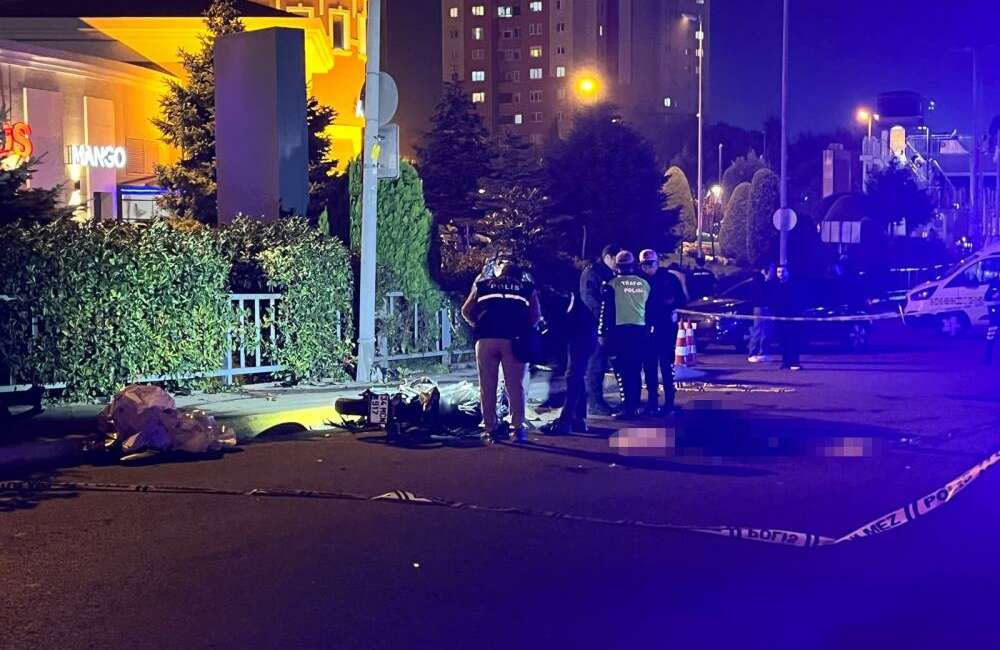 İstanbul Küçükçekmece’de motosikletin otomobille