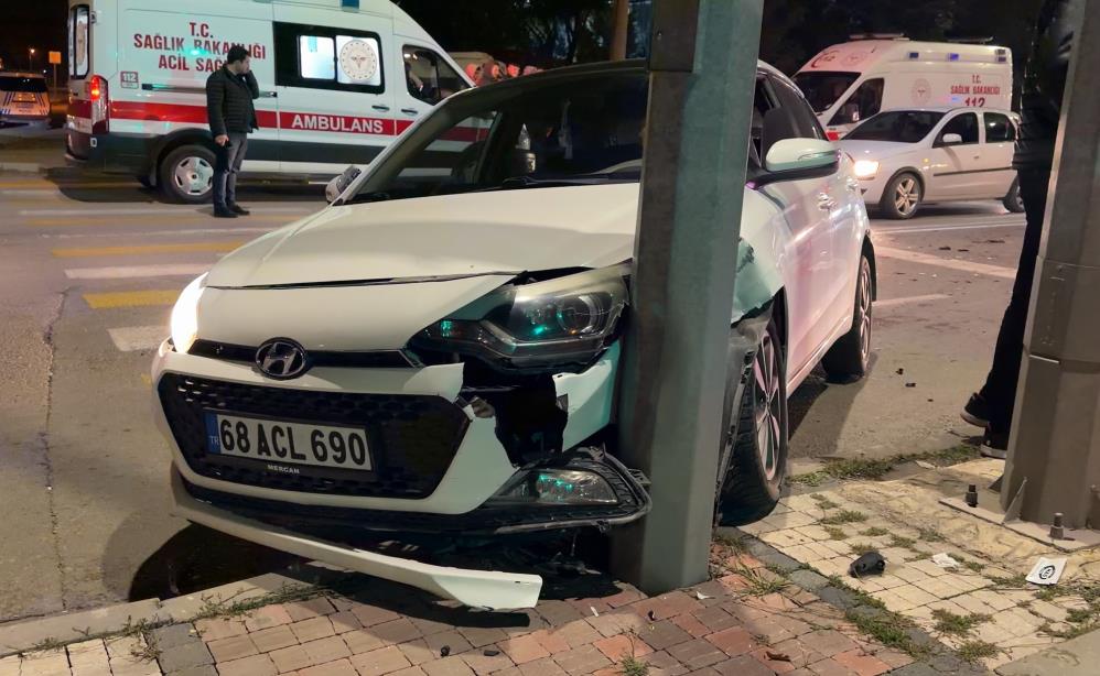 4 araçlı zincirleme kaza: 3 yaralı Aksaray’da 3 araç