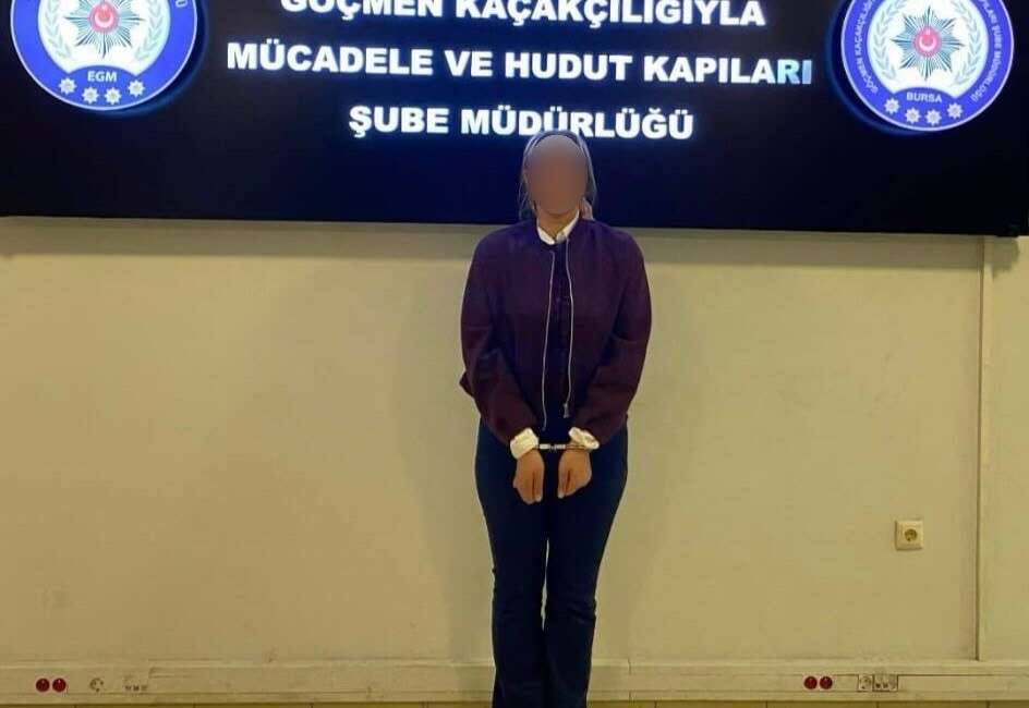 Bursa'da kendisini avukat olarak