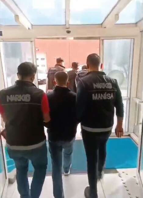 Uyuşturucu operasyonunda 2 şüpheli tutuklandı Manisa’da polis ekiplerince düzenlenen