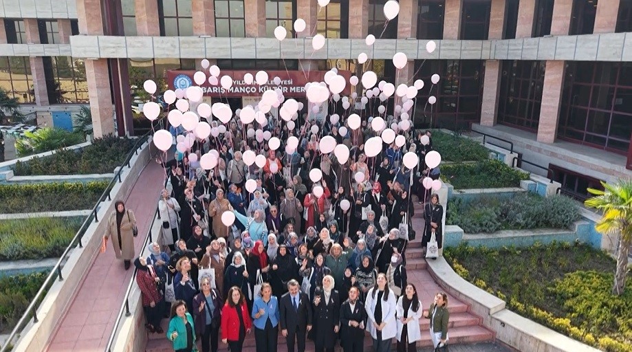 Bursa’da meme kanserine farkındalık için yüzlerce pembe balon gökyüzüne bırakıldı Bursa'da meme kanserinde erken