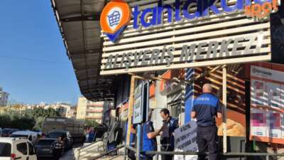 Antalya'nın Serik ilçesinde zabıta ekiplerinin