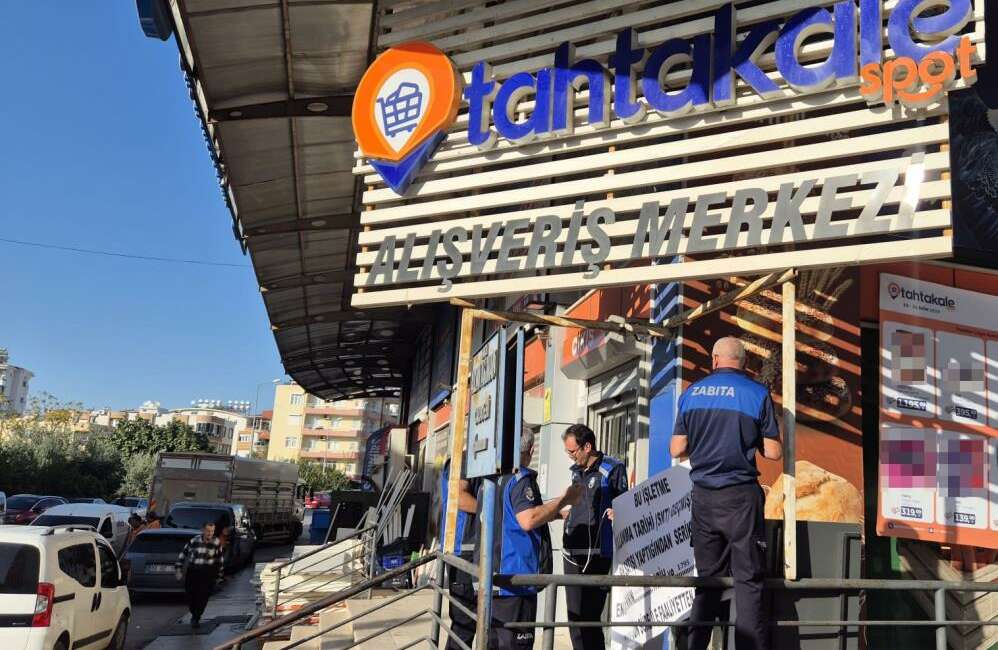 Son kullanma tarihi geçmiş ürün satan market mühürlendi Antalya'nın Serik ilçesinde zabıta
