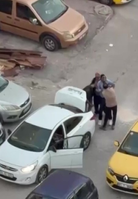 Film gibi adam kaçırma olayı: Otomobilin bagajına zorla bindirdiler