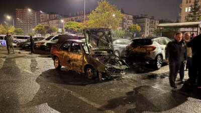 Kayseri’nin Kocasinan ilçesinde kaldırıma çarpıp,