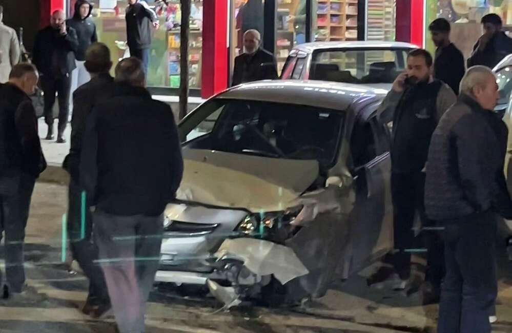 Otomobilin direksiyonu kilitlendi, 3 araç birbirine girdi Erzurum'un Aziziye ilçesinde, seyir