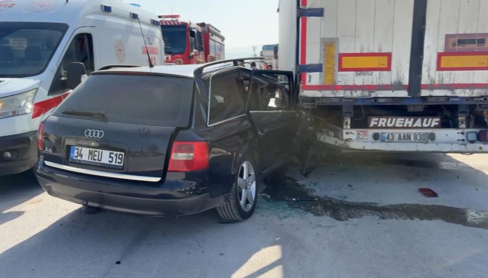 Kütahya’da seyir halindeki otomobilin