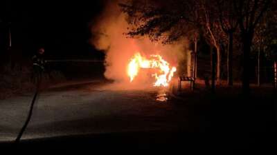 Edirne’de park halindeki otomobil, motor