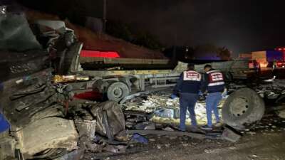 Elazığ’da 3 tırın çarpışması sonucu