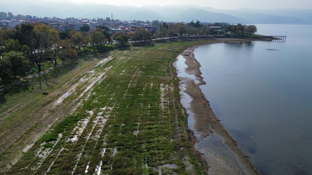 Bursa’da İznik Gölü alarm veriyor; İskele karada kaldı Bursa'nın İznik ilçesinde