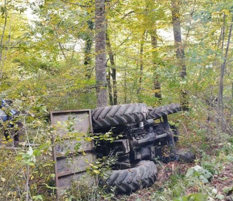 Karabük'ün Yenice ilçesinde devrilen