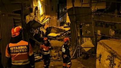 Beyoğlu'nda gece saatlerinde çöken ve