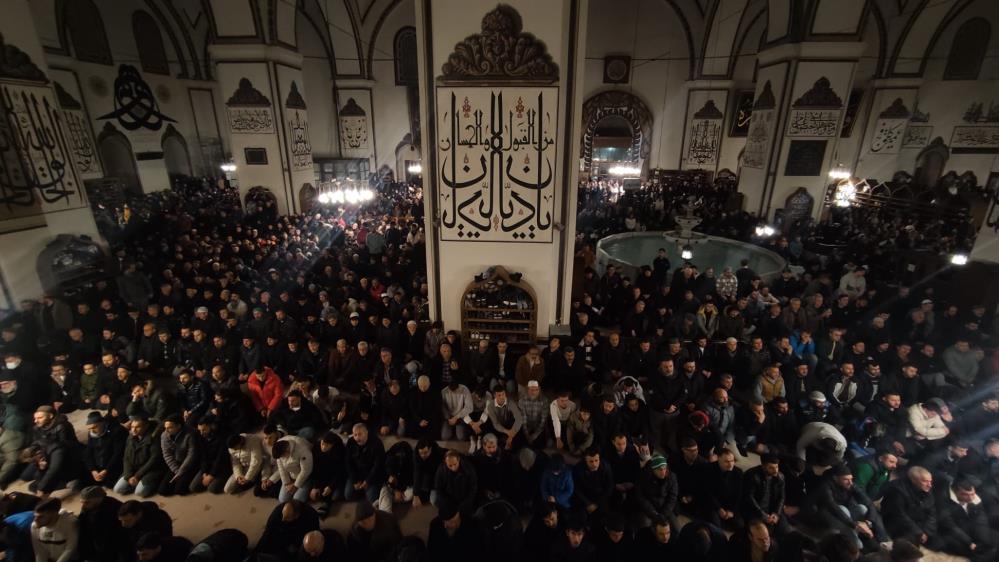 Bursa'da sabah namazının cemaatle