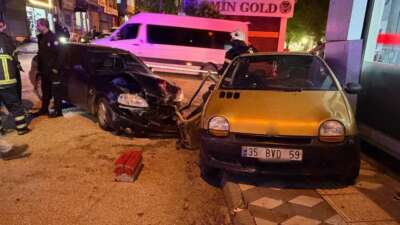 Adıyaman’ın Kahta ilçesinde iki otomobilin