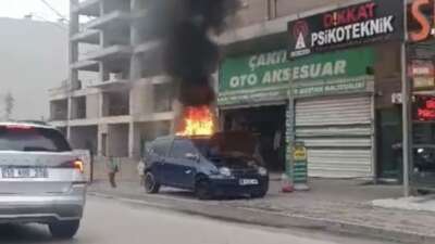  Bursa’da park halindeki otomobilde
