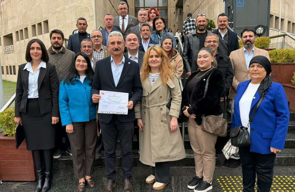 Yeni Parti Bursa’da Yeşiltaş mazbatasını aldı Bursa'da yapılan kongrenin ardından