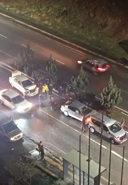 Zincirleme trafik kazası: 2 yaralı Siirt'te yağmur nedeniyle kayganlaşan
