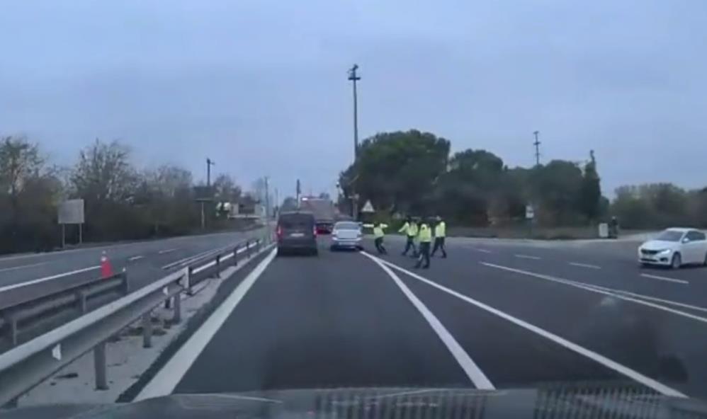 Trafiği birbirine katan uyuşturucu kuryesi film gibi kovalamaca ile yakalandı İstanbul'dan Sakarya'ya uyuşturucu