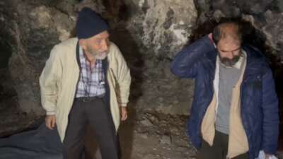 Uludağ'da insanlardan uzaklaşıp mağaraya sığınarak