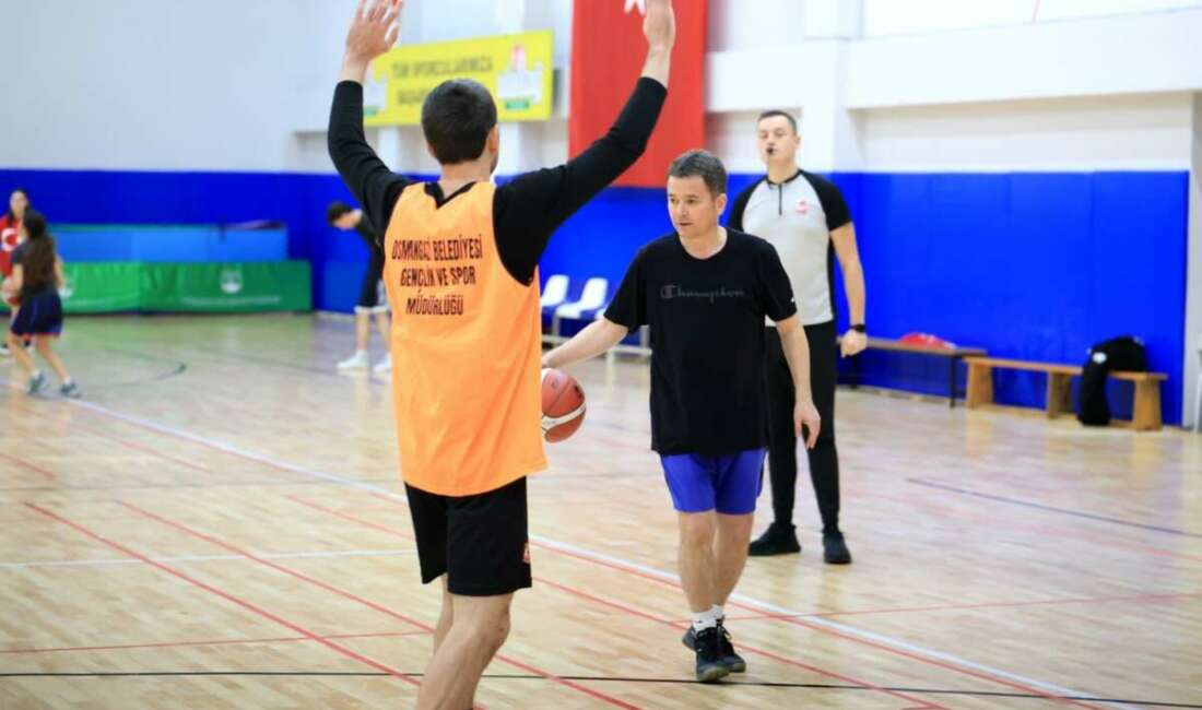 Osmangazi’de sporcular Cumhuriyet için ter döktü Osmangazi Belediyesi’nin Cumhuriyet’in 103’üncü