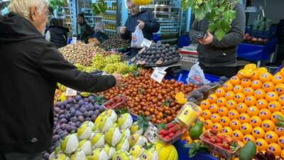 Bursa Tuz Pazarı’nda sebze ve