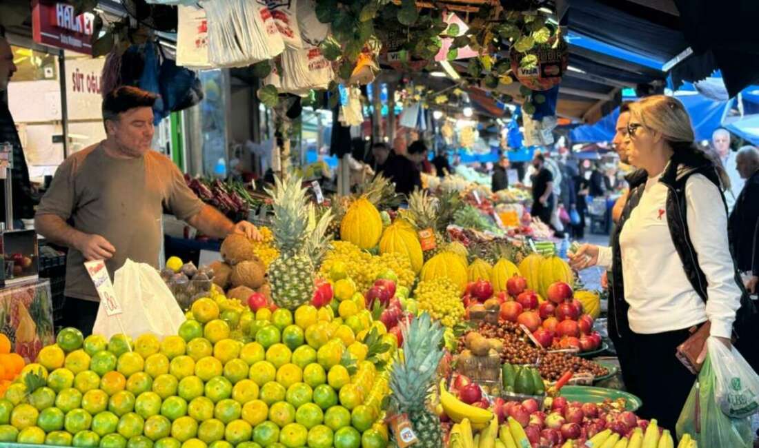 Bursa’nın meşhur pazarında kış meyveleri çıktı! Mandalina ve portakal ne kadar? Bursa’da meyve alışverişi yapan