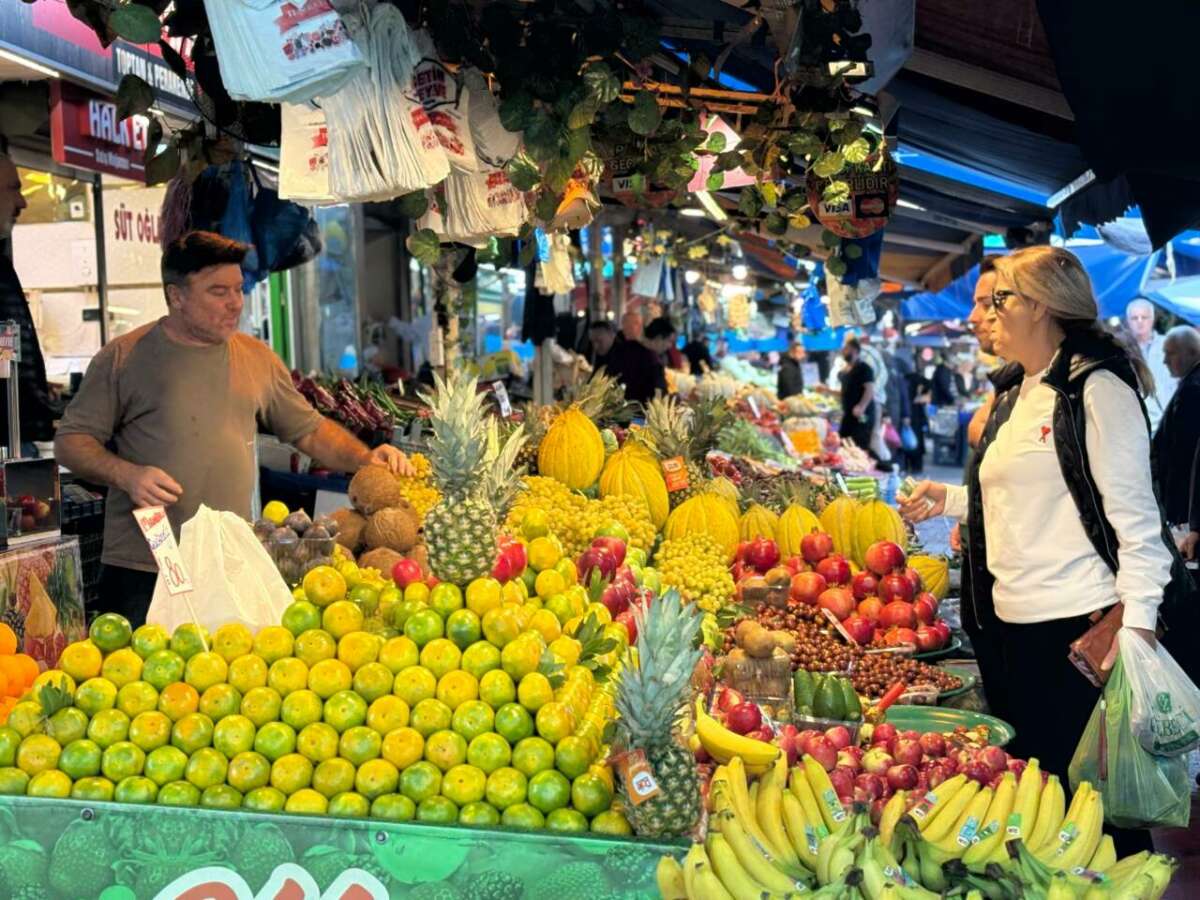 Bursa’nın meşhur pazarında kış meyveleri çıktı! Mandalina ve portakal ne kadar?