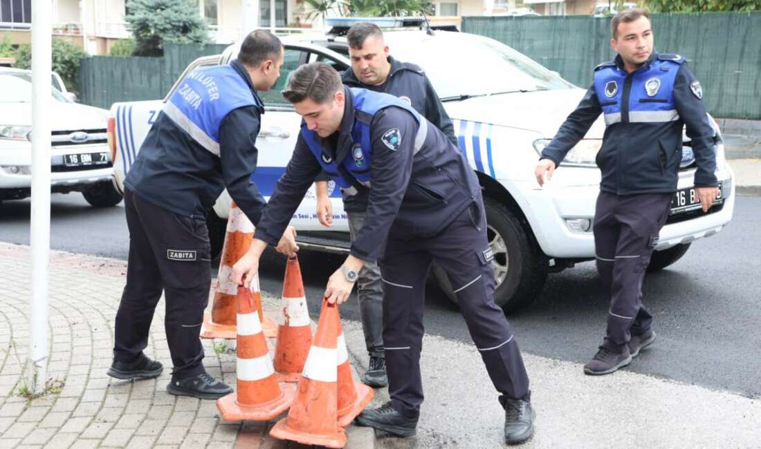 Nilüfer’de engelli yolları ile araç trafiğini olumsuz etkileyen tabelalar toplandı Nilüfer Belediyesi ekipleri; yaya,