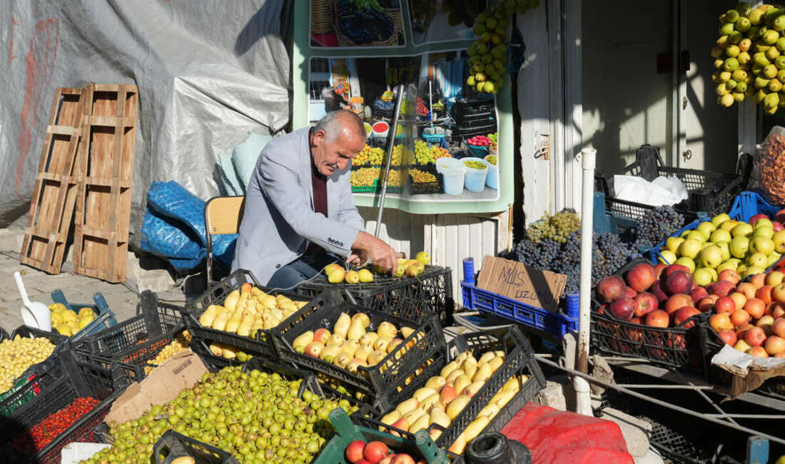Muş’ta 40 yıllık gelenek: Güz armutlarını ipe dizerek saklıyor Muş’ta yaşayan 66 yaşındaki