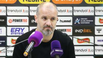 Bursaspor Teknik Direktörü Mustafa Er,