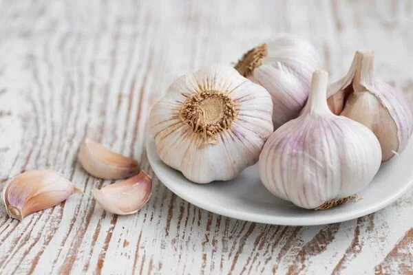 Sarımsağın faydaları neler? Kalp sağlığıyla ilişkisi dikkat çekiyor Sarımsağın faydaları neler? Kalp