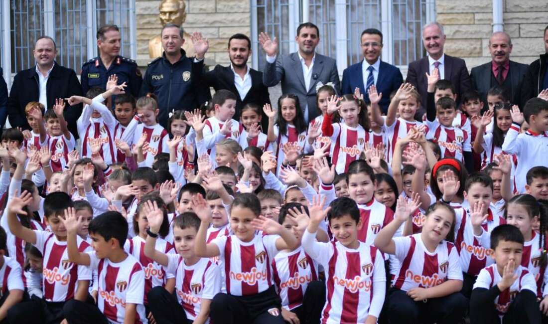 İnegölspor’un “Bir Çocuğun Mutluluğu