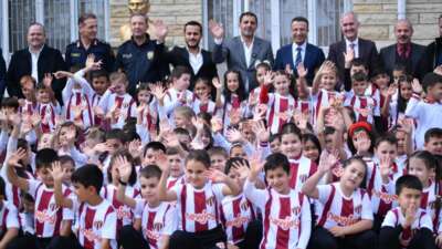 İnegölspor’un “Bir Çocuğun Mutluluğu Dünyaya