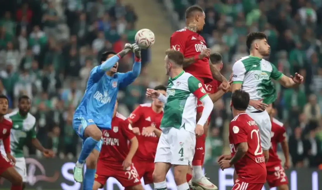 Bursaspor, 40 bin taraftarının önünde rahat kazandı! Yeşil beyazlı takım, 40