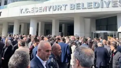 Esenyurt Belediyesi'nde Ahmet Özer'in yerine