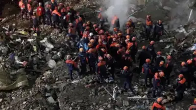 İstanbul Maltepe’de 3 katında çökme