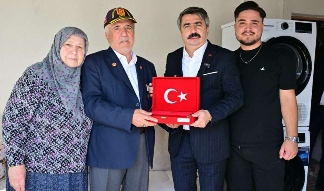 İlçede yaşayan vatandaşlarla bir